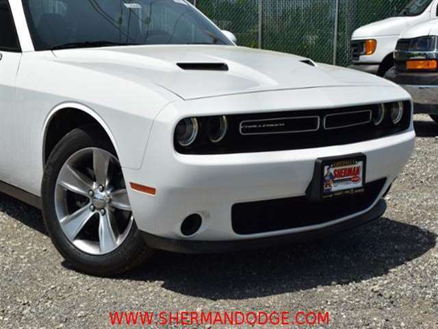 2017 Dodge Challenger SXT 2dr Coupe